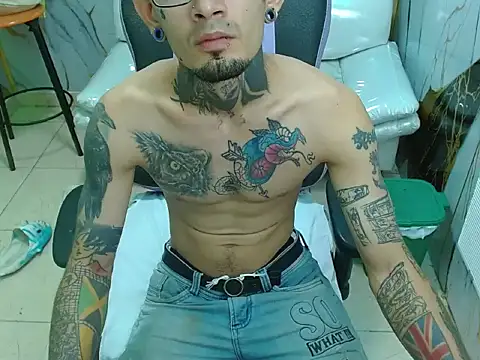 Snapshot of Boy_tatto77 chatting on May 4, 2026, 12:01 pm Boy tatto77 online show from May 4, 2026, 12:01 pm