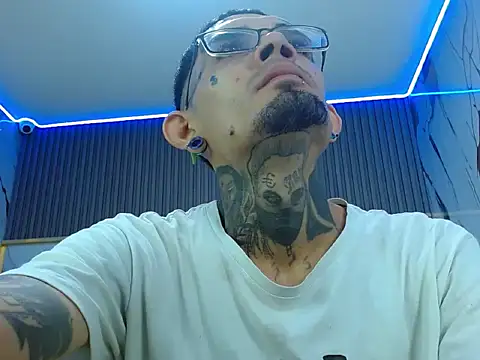 Snapshot of Boy_tatto77 chatting on May 14, 2026, 11:39 am Boy tatto77 online show from May 14, 2026, 11:39 am
