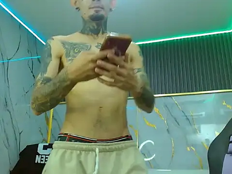Snapshot of Boy_tatto77 chatting on May 17, 2026, 1:25 am Boy tatto77 online show from May 17, 2026, 1:25 am