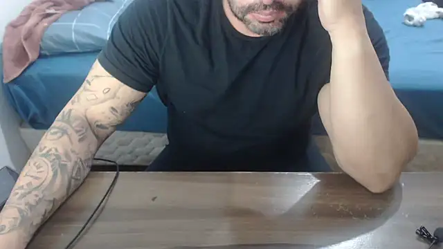 Snapshot of drlluis chatting on February 15, 2026, 2:30 am drlluis online show from February 15, 2026, 2:30 am