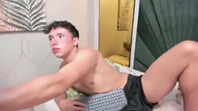 wildboy22  online show from January 10, 2026, 2:13 am