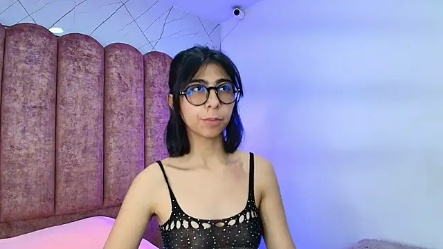 Snapshot of EllieBloom chatting on January 9, 2026, 6:42 pm EllieBloom online show from January 9, 2026, 6:42 pm