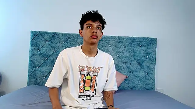 Snapshot of maxfrost_1 chatting on December 19, 2025, 7:10 pm maxfrost 1 online show from December 19, 2025, 7:10 pm