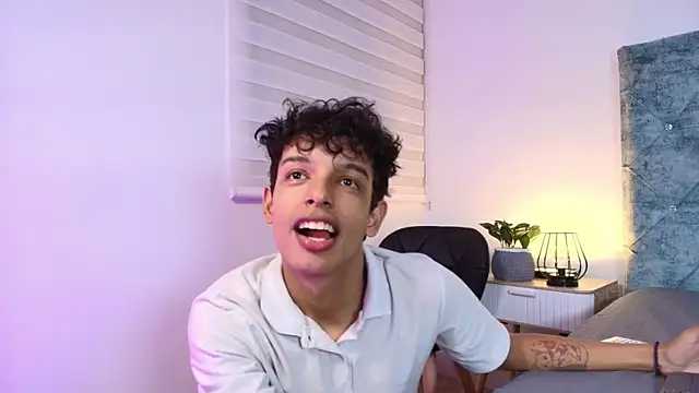 Snapshot of maxfrost_1 chatting on January 7, 2026, 7:27 pm maxfrost 1 online show from January 7, 2026, 7:27 pm