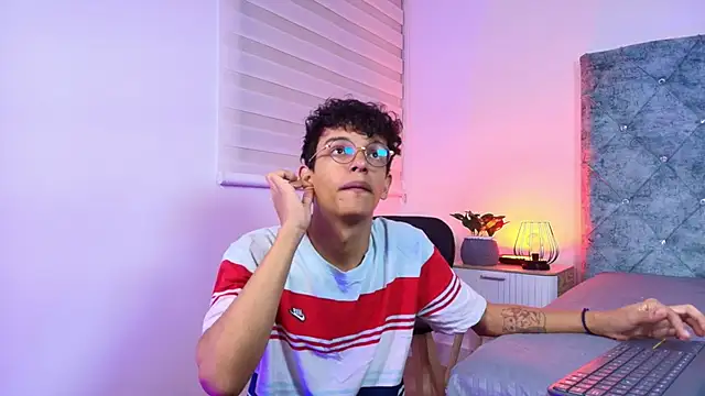 Snapshot of maxfrost_1 chatting on January 8, 2026, 7:16 pm maxfrost 1 online show from January 8, 2026, 7:16 pm