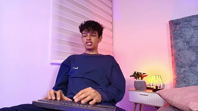 Snapshot of maxfrost_1 chatting on January 9, 2026, 7:26 pm maxfrost 1 online show from January 9, 2026, 7:26 pm