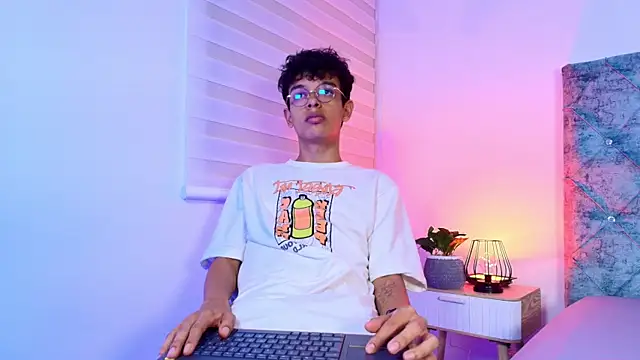 Snapshot of maxfrost_1 chatting on January 10, 2026, 7:26 pm maxfrost 1 online show from January 10, 2026, 7:26 pm