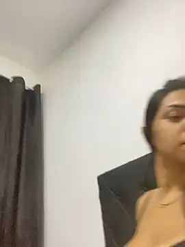 Nini  online show from March 26, 2026, 2:17 am