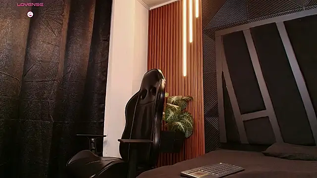 Snapshot of Noah_Clarkk chatting on February 14, 2026, 11:23 pm Noah Clarkk online show from February 14, 2026, 11:23 pm