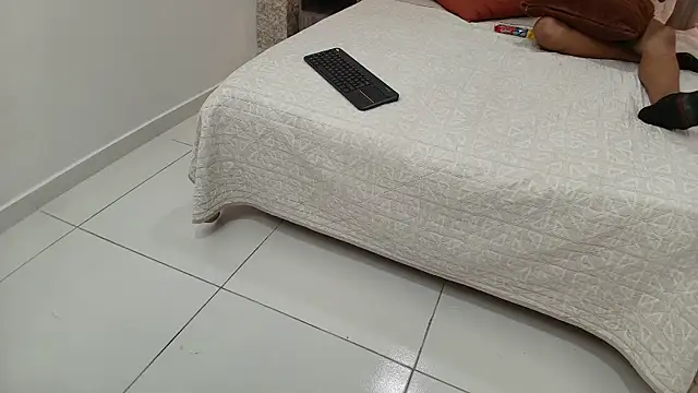 zoe bermudez online show from December 18, 2025, 1:28 pm