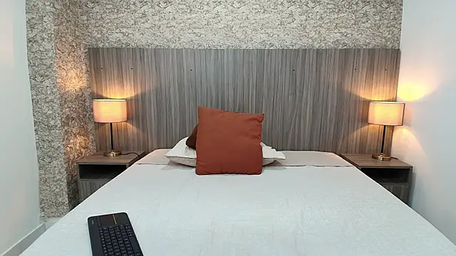 zoe bermudez online show from December 23, 2025, 11:08 am