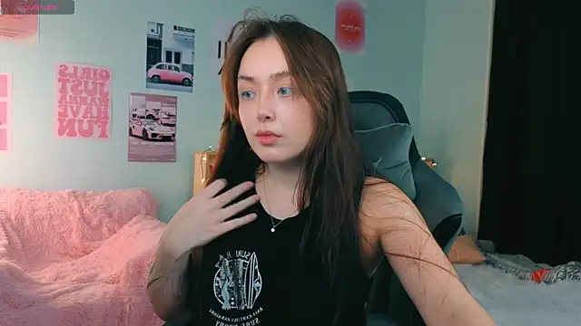 Snapshot of fallin_lovee chatting on January 7, 2026, 7:38 pm fallin lovee online show from January 7, 2026, 7:38 pm