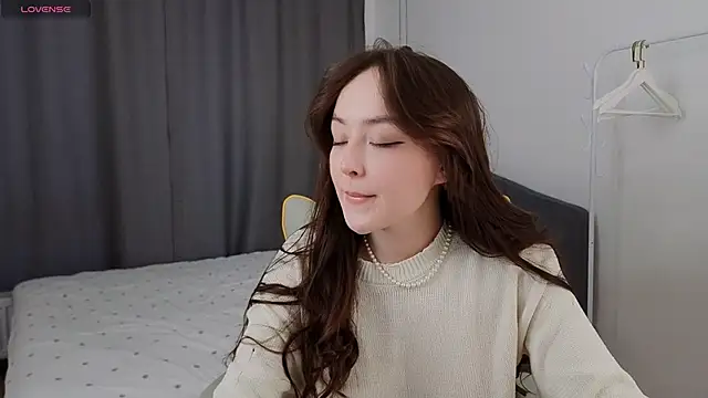 fallin lovee online show from March 6, 2026, 1:29 pm