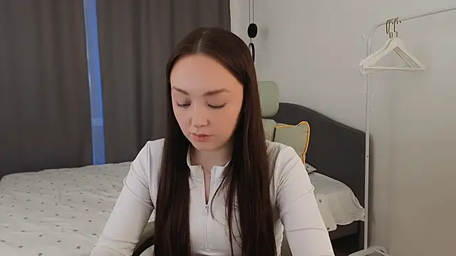 fallin lovee online show from March 13, 2026, 1:51 pm