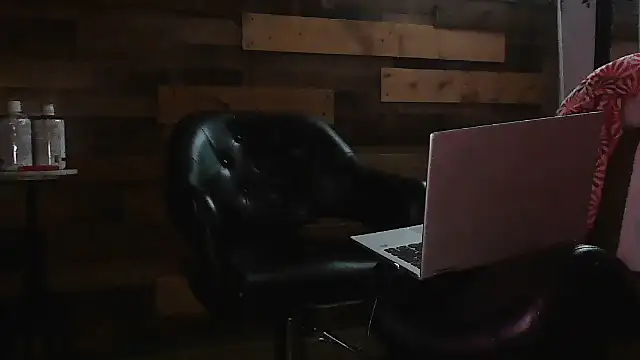 Snapshot of MISTERANDDEMI chatting on December 21, 2025, 11:50 am MISTERANDDEMI online show from December 21, 2025, 11:50 am