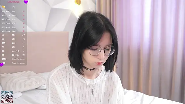 DeliaLoma online show from March 12, 2026, 7:03 am