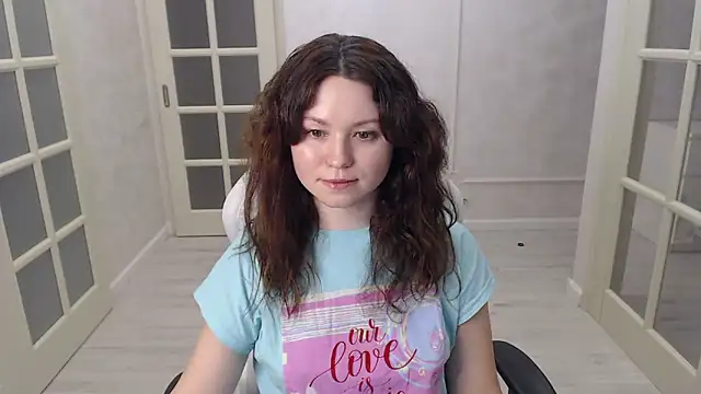 Snapshot of LondonMiley chatting on December 21, 2025, 8:05 pm LondonMiley online show from December 21, 2025, 8:05 pm