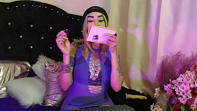 Snapshot of Ambar_Rouxee chatting on January 14, 2026, 8:58 pm Ambar Rouxee online show from January 14, 2026, 8:58 pm