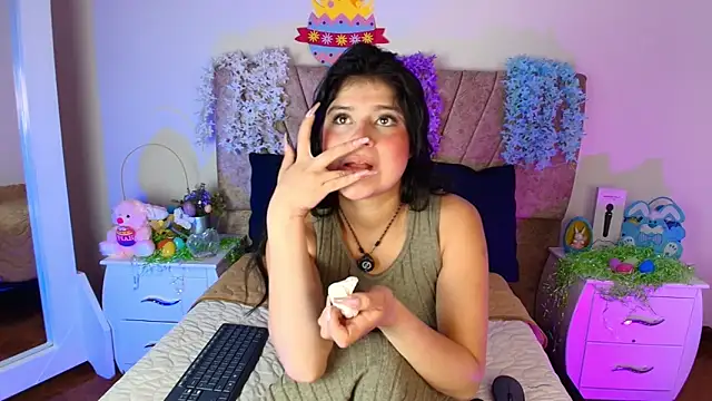 hannaa cute online show from April 14, 2026, 12:00 pm