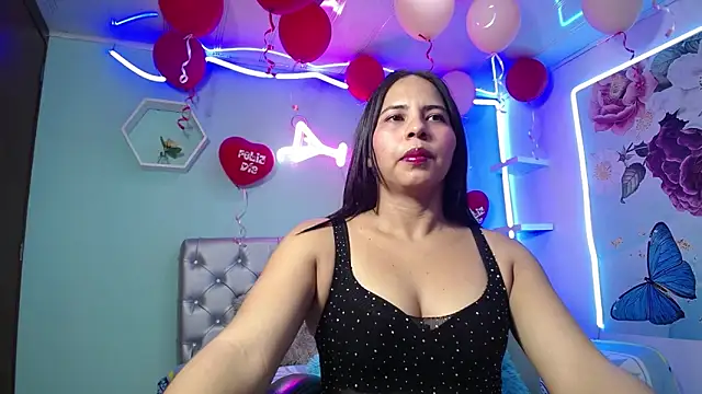 nicol ross19 online show from February 15, 2026, 12:51 am