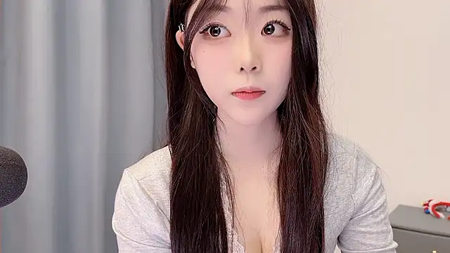 smalldaisy online show from March 23, 2026, 2:37 am