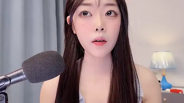 smalldaisy online show from April 6, 2026, 3:26 am