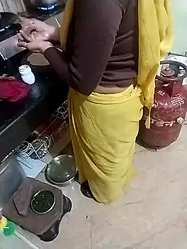 Snapshot of kaamuk_madhu chatting on December 20, 2025, 3:57 am kaamuk madhu online show from December 20, 2025, 3:57 am