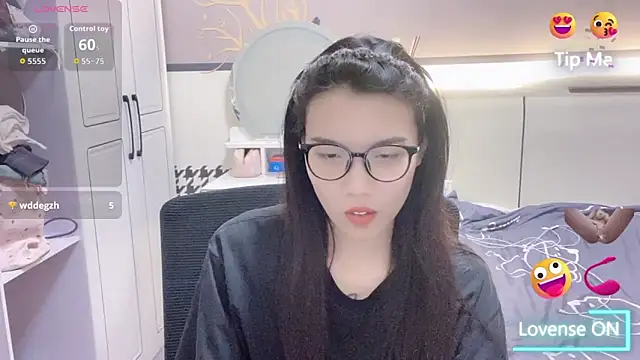 zhnmjx2025 online show from April 11, 2026, 2:21 pm