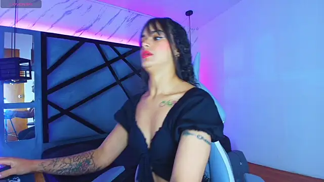 Lili Evanss online show from February 2, 2026, 12:37 pm