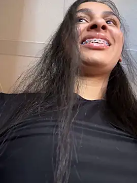 ManuelaEvans  online show from April 9, 2026, 9:53 pm