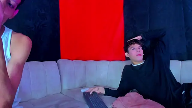 Snapshot of Pleasure_boys_hot chatting on February 12, 2026, 6:58 pm Pleasure boys hot online show from February 12, 2026, 6:58 pm