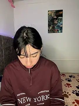 junorise23 online show from February 12, 2026, 4:18 am