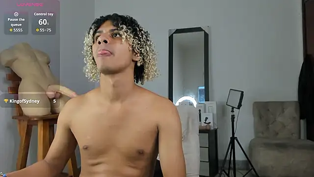 Victor LatinBoy online show from March 30, 2026, 10:16 am