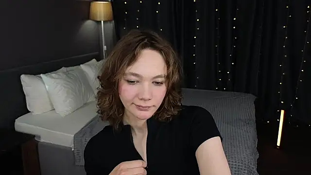 Snapshot of NovaEva_ chatting on June 1, 2026, 12:12 am NovaEva online show from June 1, 2026, 12:12 am