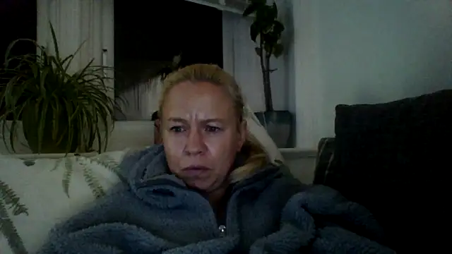 Snapshot of jennyblondeuk chatting on February 12, 2026, 7:20 pm jennyblondeuk online show from February 12, 2026, 7:20 pm