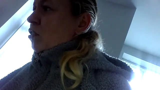 Snapshot of jennyblondeuk chatting on March 17, 2026, 4:32 pm jennyblondeuk online show from March 17, 2026, 4:32 pm