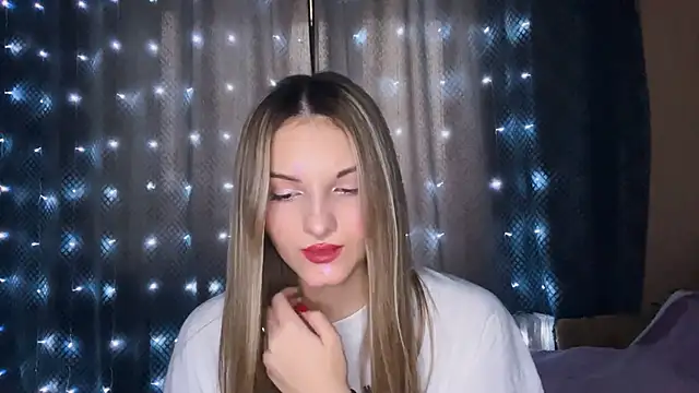 Snapshot of EmllyLighty chatting on January 6, 2026, 8:29 am EmllyLighty online show from January 6, 2026, 8:29 am