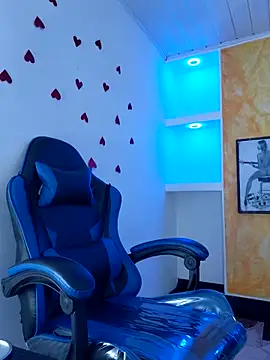 ashley-17 online show from February 19, 2026, 5:14 am