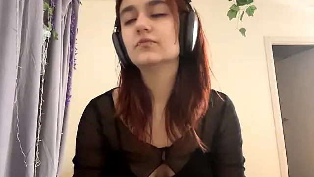 Snapshot of LoftingMumps chatting on January 18, 2026, 12:25 am LoftingMumps online show from January 18, 2026, 12:25 am