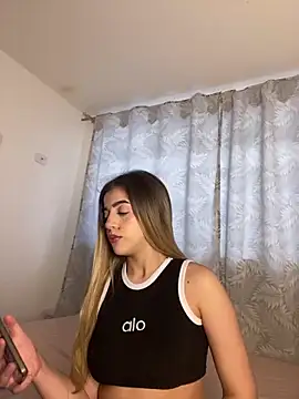 Snapshot of cute_emmma chatting on February 12, 2026, 12:22 pm cute emmma online show from February 12, 2026, 12:22 pm