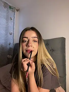 Snapshot of cute_emmma chatting on February 20, 2026, 11:32 am cute emmma online show from February 20, 2026, 11:32 am