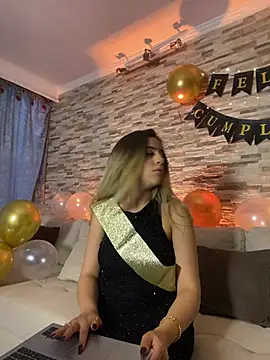 cute emmma online show from March 24, 2026, 11:37 am