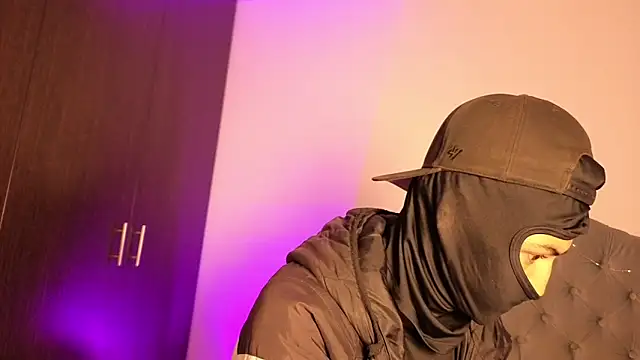 cute emmma online show from April 11, 2026, 11:03 am