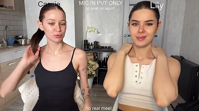 Snapshot of girls_secrets chatting on March 5, 2026, 10:22 am girls secrets online show from March 5, 2026, 10:22 am