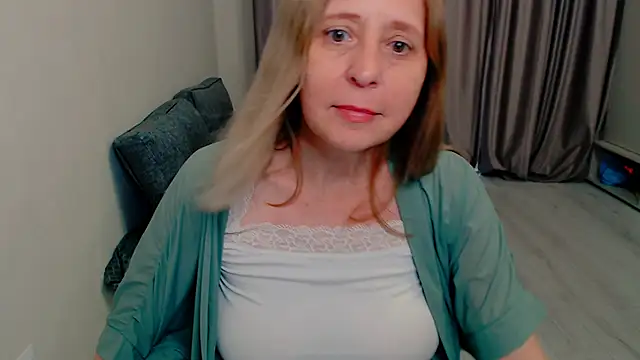 Snapshot of MiLenaMilf chatting on June 1, 2026, 7:32 am MiLenaMilf online show from June 1, 2026, 7:32 am