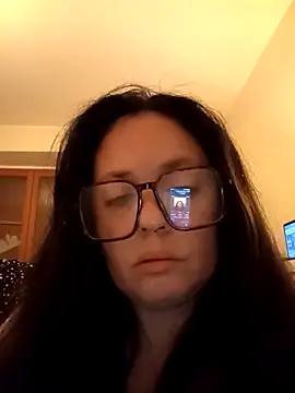 Snapshot of EdgedSleeve chatting on March 10, 2026, 8:25 pm EdgedSleeve online show from March 10, 2026, 8:25 pm