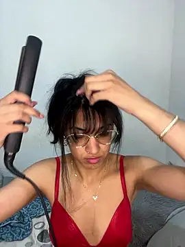 Snapshot of ValentinaEvanz chatting on January 15, 2026, 4:22 pm ValentinaEvanz online show from January 15, 2026, 4:22 pm