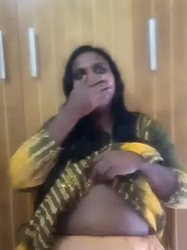 Snapshot of Hot_Sweety02 chatting on December 23, 2025, 4:32 am Hot Sweety02 online show from December 23, 2025, 4:32 am