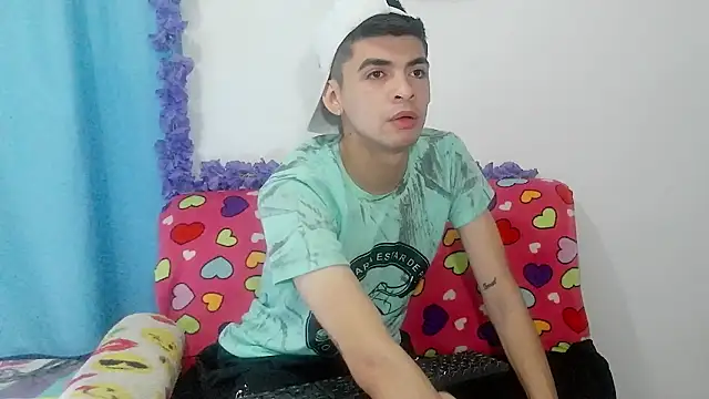 nico22love online show from February 13, 2026, 1:07 pm