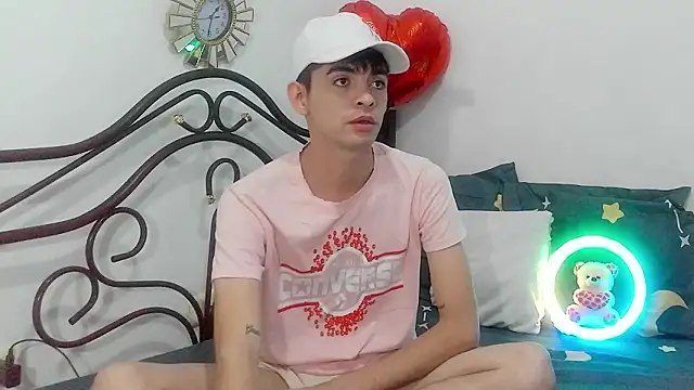 nico22love online show from February 25, 2026, 12:09 am